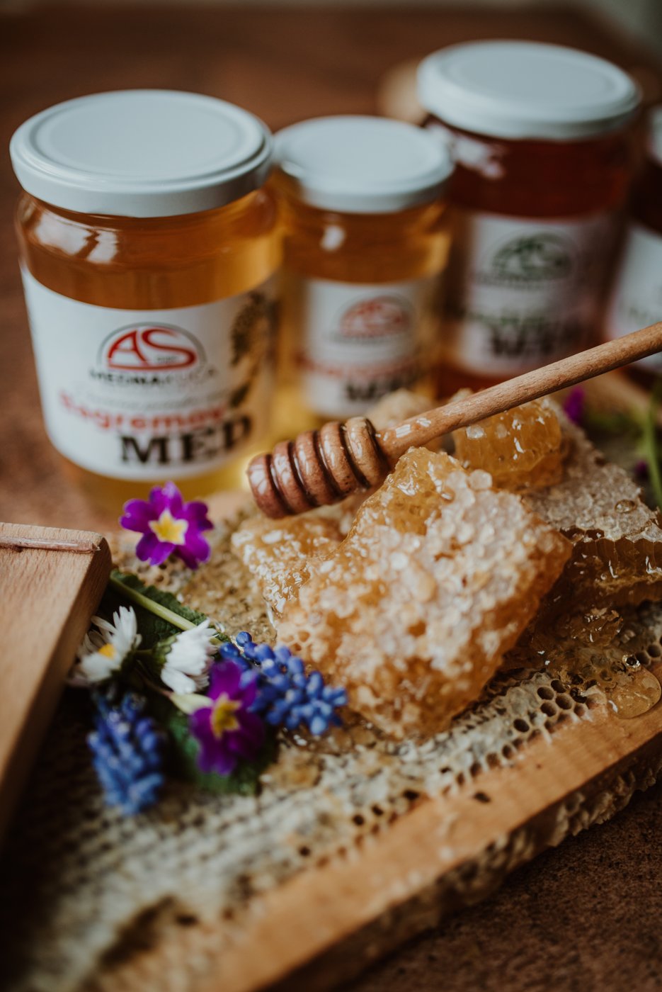 Wildflower honey with comb